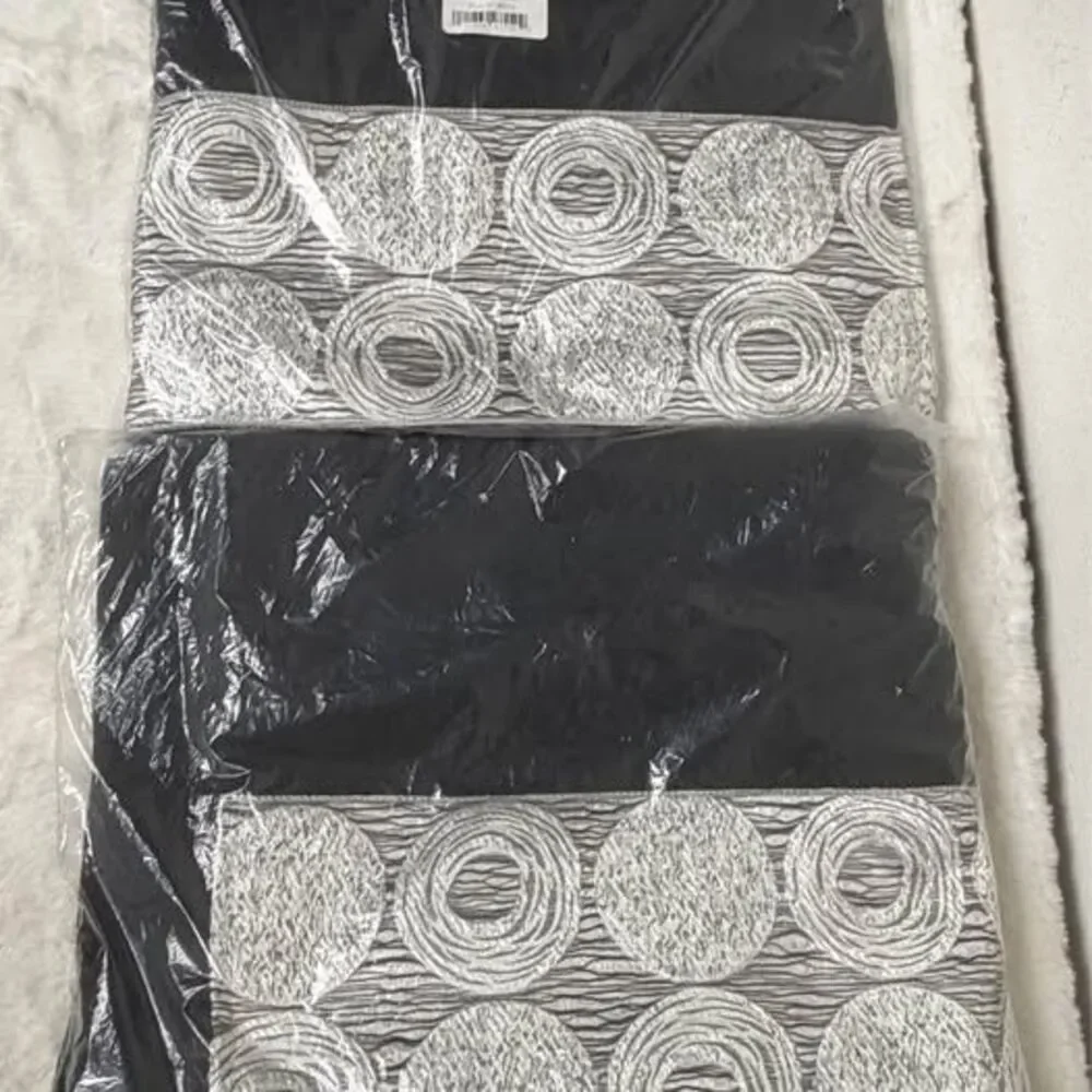 2 Black Metallic Bath Towels 27”x50” Large NEW TOTAL OF 2